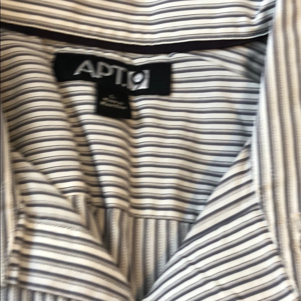 Button down - Picture 2 of 2